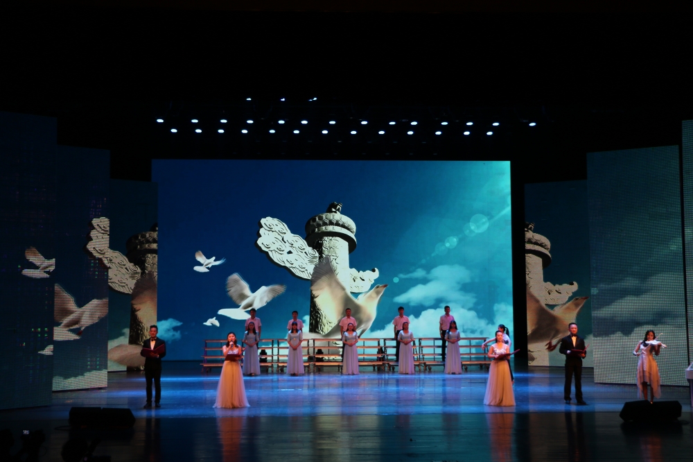 “中國夢，勞動美，永遠(yuǎn)跟黨走”職工文藝匯演